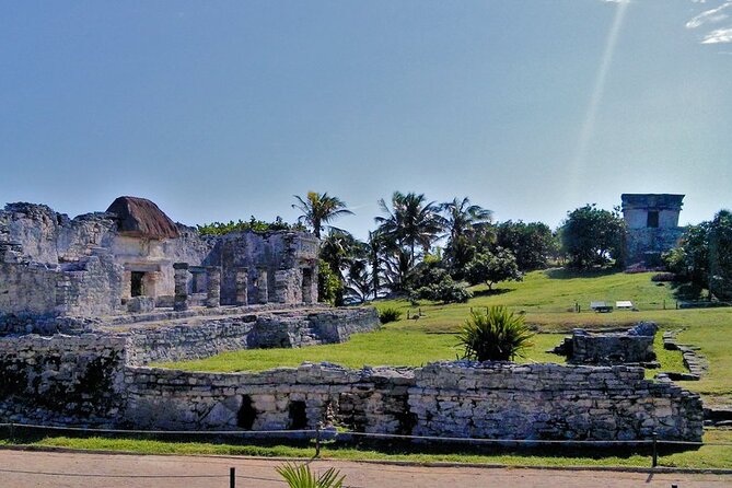 4 Places, 1 day: Tulum, Coba, Cenote & Playa del Carmen - Coba in the jungle: The Church pyramid and a photo-heavy stop