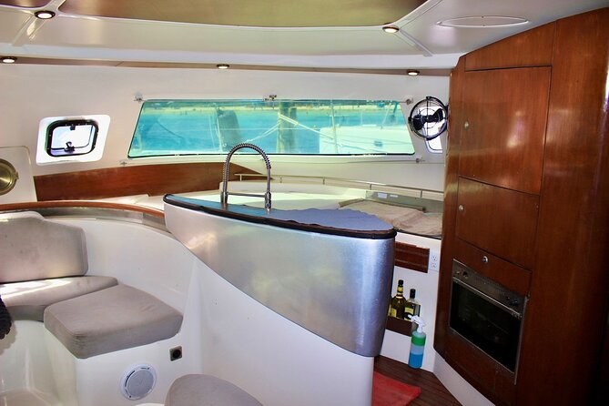 4hrs / 46ft Catamaran Private Charter From Cancun to Isla Mujeres - Open bar on the water: what’s included and why it matters