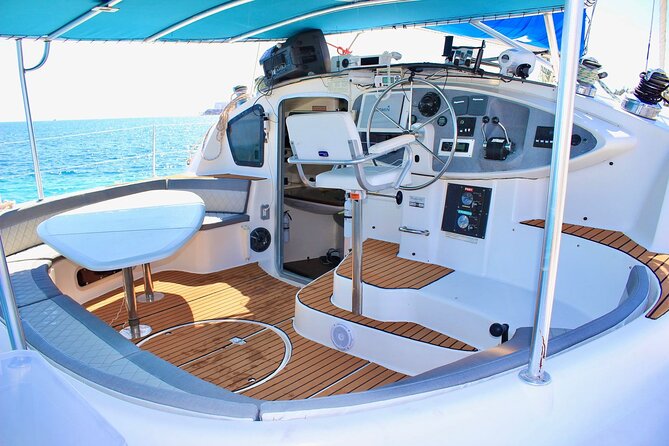 4hrs / 46ft Catamaran Private Charter From Cancun to Isla Mujeres - Crew, safety, and the Jose factor