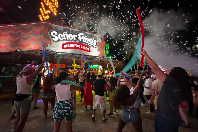 Bar Crawl Madness Tour in Cancun - Wednesday’s bonus: Mandala Beach Night