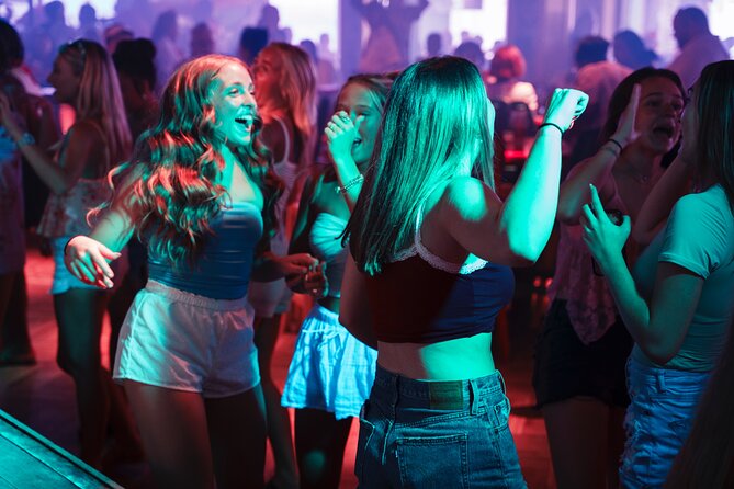 Bar Crawl Madness Tour in Cancun - Thursday’s switch: DCave after Mandala