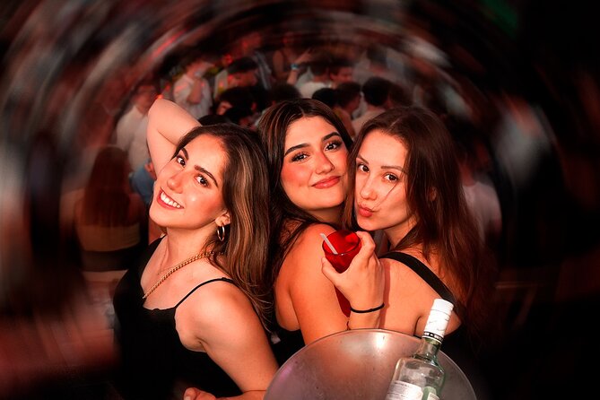 Bar Crawl Madness Tour in Cancun - Friday’s finale: Rakata