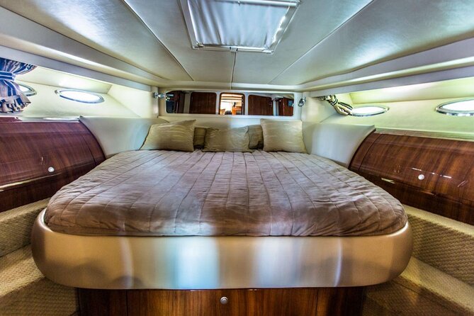 Beautiful SUNDANCER 60ft Private yacht / 18PAX 25P15 - The meeting point and how to avoid the usual Cancun-time stress