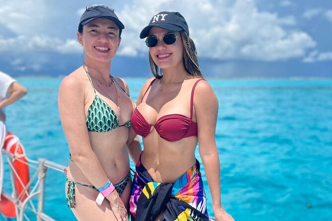 Best Catamaran Isla Mujeres tour with Open bar, lunch, snorkel - Getting to the catamaran: Marina Sailaway and your timing