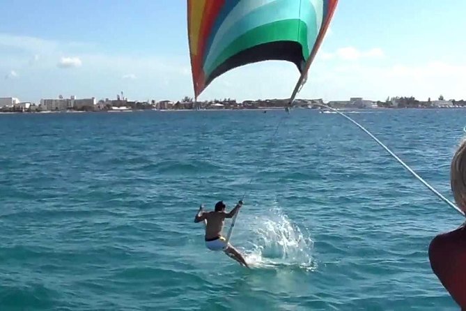 Cancun Adults Only Party Cruise to Isla Mujeres with Open Bar - Isla Mujeres beach club lunch: restrooms, showers, and the buffet factor