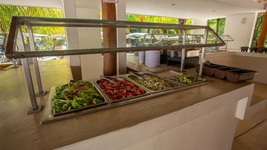 Cancún: Catamaran Tour to Isla Mujeres with Open Bar & Lunch - Watch Outs Before You Go, from Crowd Levels to Staff Consistency
