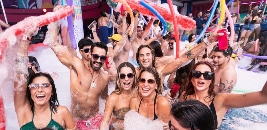 Cancun: Coco Bongo Spring Break Beach Party with Open Bar - Drinks and service, what people consistently praise
