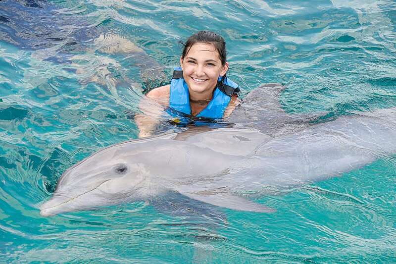 Cancún: Dolphin Encounter on Isla Mujeres with Buffet - Lunch, pools, and the late-day unwind you will appreciate