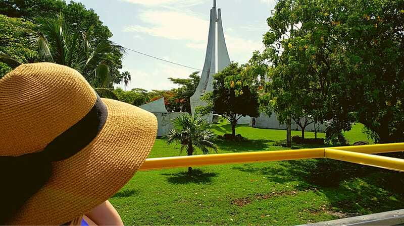 Cancun: Guided City Tour with Shopping by Double Decker Bus - Guides on your bus matter more than you think