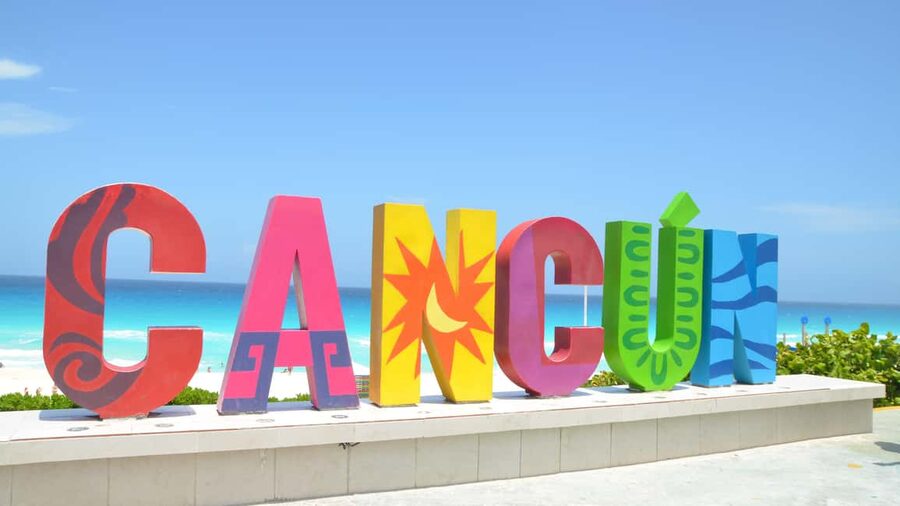 Cancún: Hop-on Hop-off Bus Tour with Submarine Trip - Hotel Zone circuit: beaches, malls, and the big photo stops