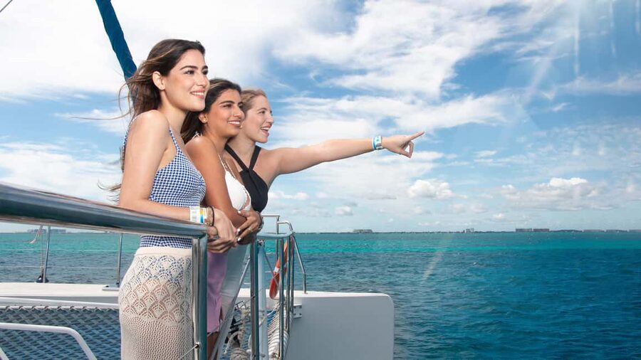 Cancun: Isla Mujeres Catamaran with buffet lunch & open bar - Isla Mujeres at Playa Norte, How to Spend Your Walkabout Time