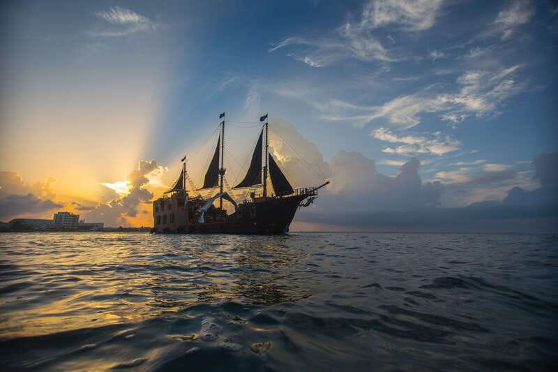 Cancún: Jolly Roger Pirate Dinner Cruise 2025 - Key things I’d circle in the brochure