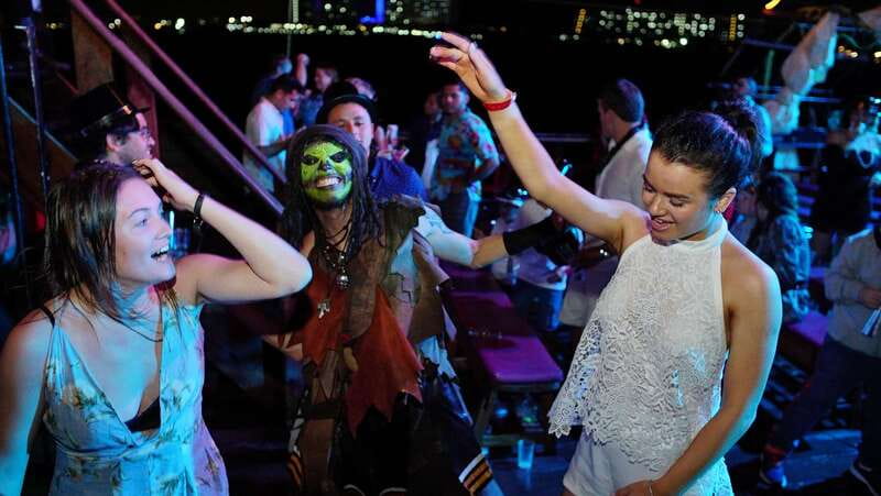 Cancún: Jolly Roger Pirate Dinner Cruise 2025 - Fireworks and the pirate show with real steel weapons