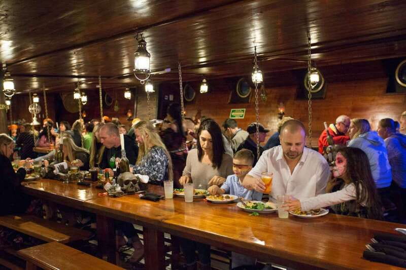 Cancún: Jolly Roger Pirate Dinner Cruise 2025 - Who should book this pirate dinner cruise