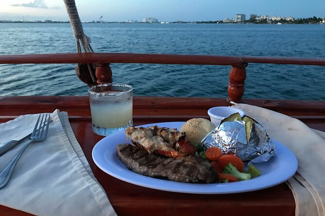 Cancun Lagoon Sunset Sailing Trip aboard classic Galeón with Dinner and Free bar - Pickup from Cancun Hotel Zone and Riviera Maya, without getting lost