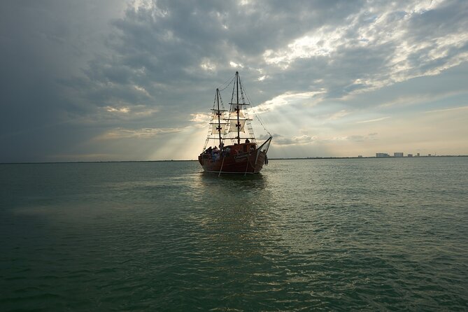Cancun Lagoon Sunset Sailing Trip aboard classic Galeón with Dinner and Free bar - Who this cruise fits best, and who should adjust expectations