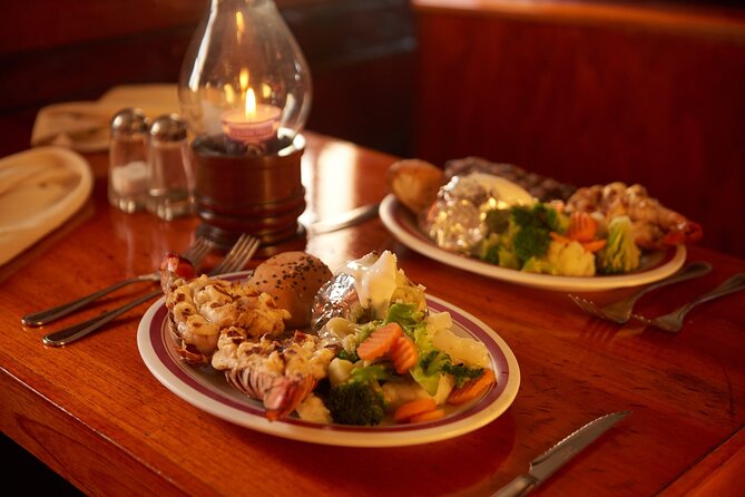 Cancun Lagoon Sunset Sailing Trip aboard classic Galeón with Dinner and Free bar - What you eat and drink, from surf and turf to vegetarian