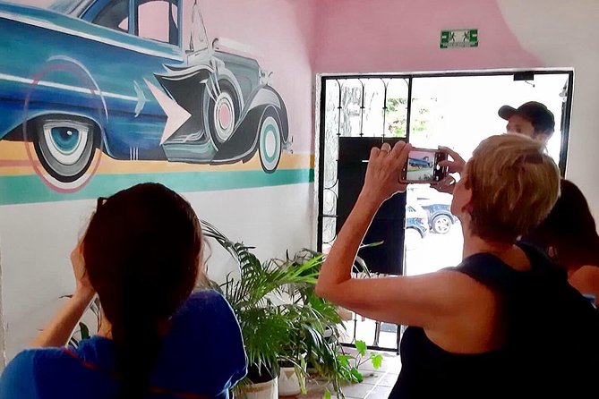 Cancun Private PhotoWalk and City Tour - Camera-Friendly Reality: Phones Are Welcome
