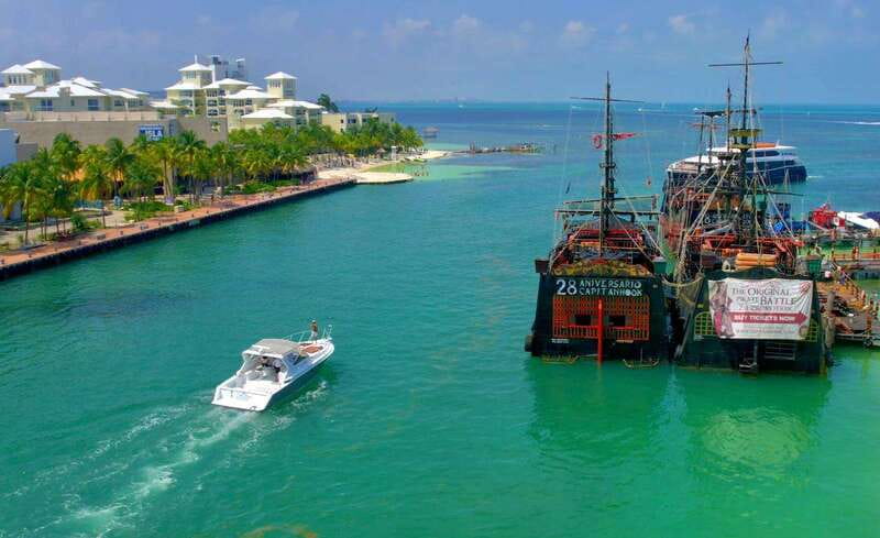 Cancún: Private Yacht Tour - From the meeting point to the Caribbean Sea: early timing and the safety vibe