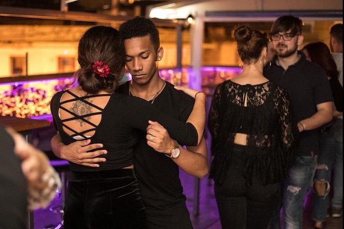 Cancun Salsa Lovers Dance Experience - How the Session Turns From Steps to Confidence