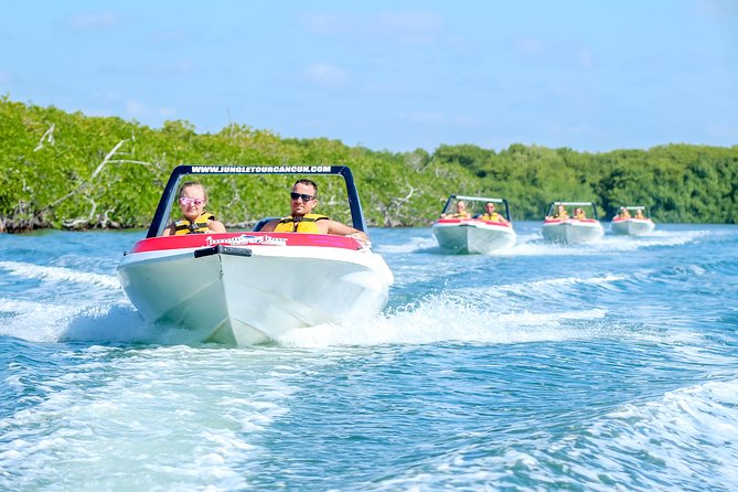 Cancun speedboat and snorkel tour: shared speedboat - The speedboat experience: driving, stability, and how not to stress