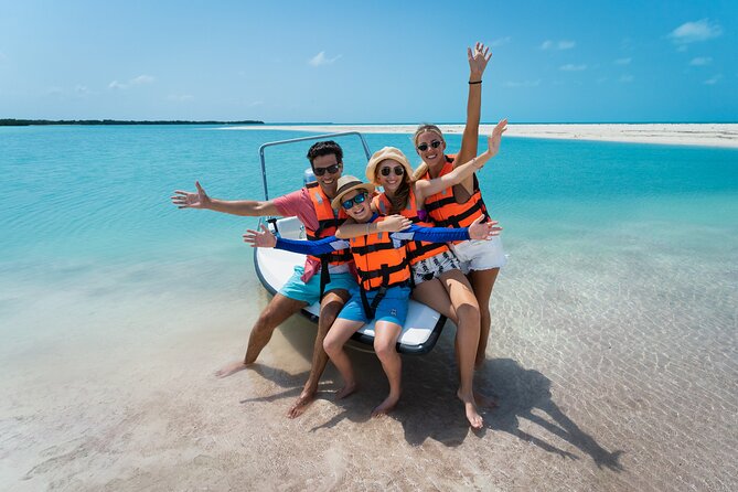 Cancun: Speedboat tour to a Virgin Beach - Punta Cocos Beach Club and Marina: where the day “starts to click”