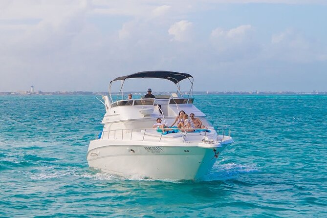 Cancún Yacht Rental SeaRay 46ft 25P13 - What the crew takes care of, and why that matters