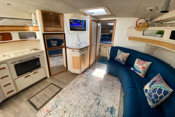 Cancun yachts rental BEATIFUL YACHT 46FT, 15 PAX MAX 25P6 - Sunset in the Cancun Lagoon: When the Day Softens