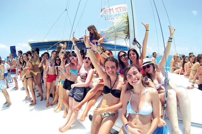 Catamaran and snorkel in isla mujeres - The spinnaker return: extra speed if weather cooperates