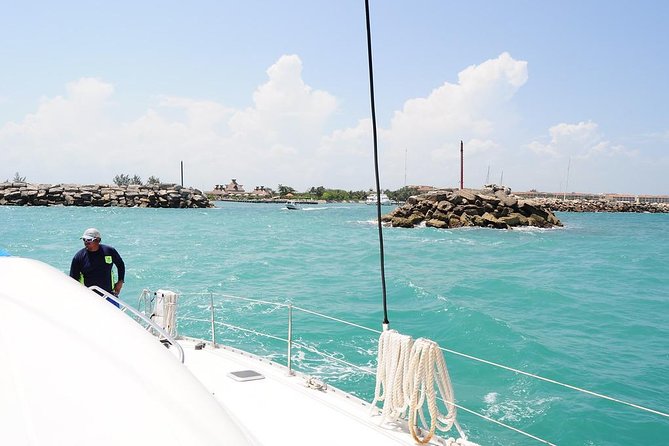 Catamaran Sail and Snorkeling Tour with Open Bar in Puerto Morelos - Group Size, Boat Capacity, and How It Affects Your Snorkel Time