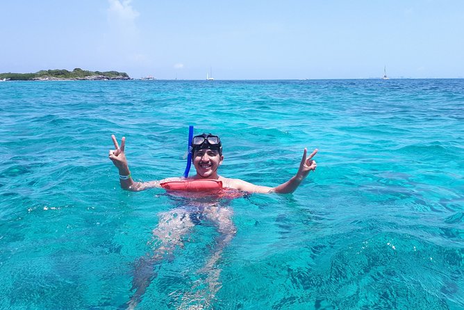 Catamaran Sailing and Snorkeling to Isla Mujeres from Cancun - Group Size and the Day’s Pace