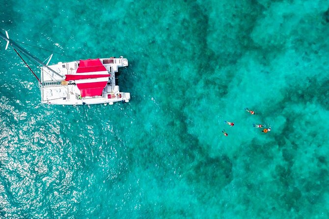 Catamaran Sailing to Isla Mujeres From Cancun - IceBar Beach Lunch: When it’s included, and how to judge it