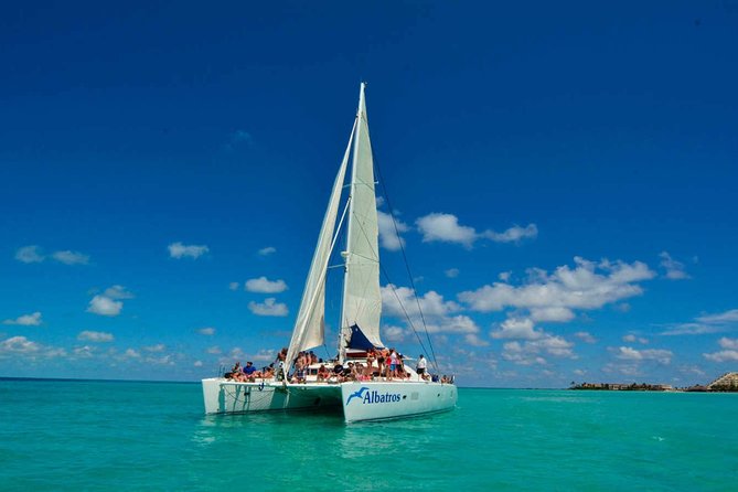 Catamaran Sailing to Isla Mujeres with Snorkeling, Lunch & Open Bar included - A catamaran day trip to Isla Mujeres, without the homework