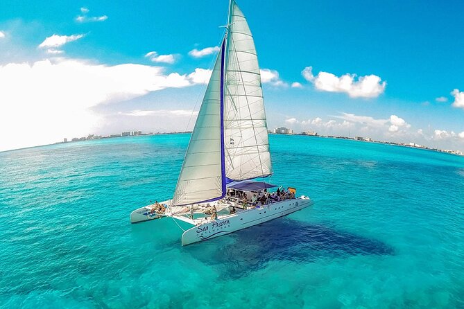 Catamaran Tour to Isla Mujeres from Cancún with Bar and Lunch - Isla Mujeres town time for souvenirs and real strolling
