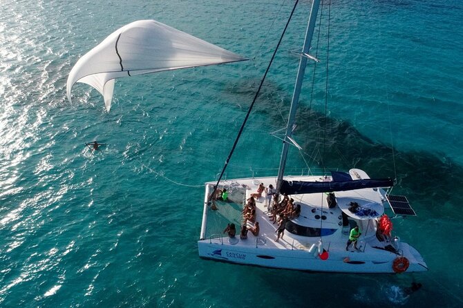 Catamaran Tour to Isla Mujeres, Open bar, Lunch, Snorkeling, Beach Club Included - Isla Mujeres Free Time Without a Guide
