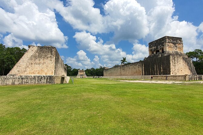 Chichen Itza, Beautiful Cenote and Valladolid All Inclusive Tour - Crowds, vendors, and camera rules that affect your photos