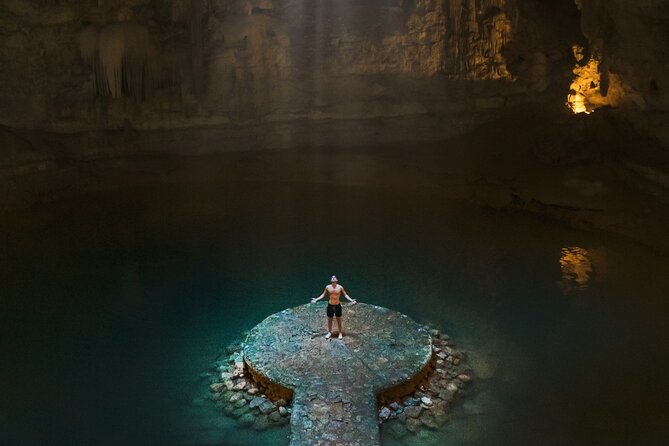 Chichén Itzá, Cenote Suytún, and Cenote Ikkil Guided Tour - Cenote Ik Kil: barefoot rules, steep stairs, and the included buffet stop