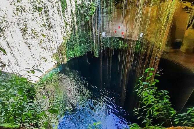 Chichén Itzá, Cenote Suytún & Cenote Ik-kil Expedition - Cenote Suytún: life jackets, the line, and the photo platform reality