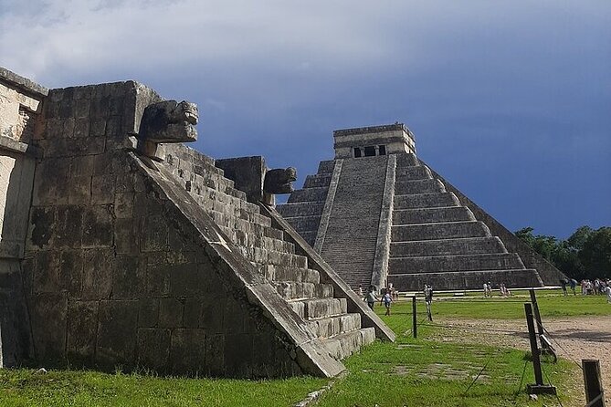 Chichen itza Deluxe Ancestral Cenotes Ik-il and Suytun - Cenote Ik-Kil: deep blue-green views and one solid swim hour