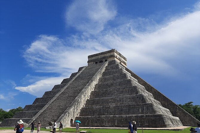 Chichen Itza Deluxe And Ancestral Cenotes Suytun and Ik-kil - Best for families, couples, and first timers to the zone