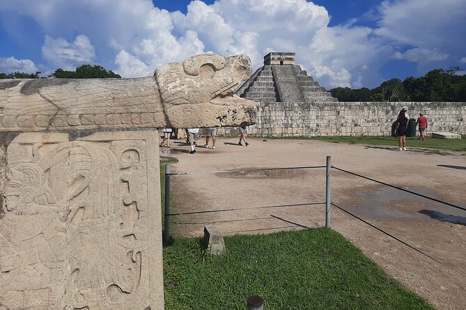 Chichen Itza Deluxe And Ancestral Cenotes Suytun and Ik-kil - Chichén Itzá: one guided hour plus photo time