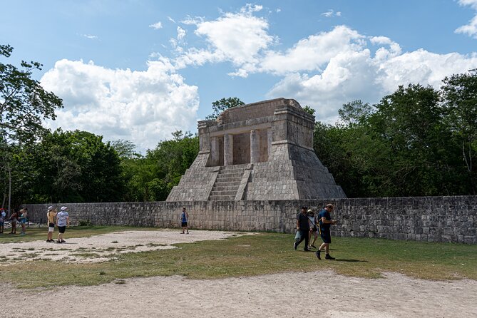 Chichen Itza Early Access Private Tour with Buffet Lunch - Getting the Mayan context: why the guide changes everything