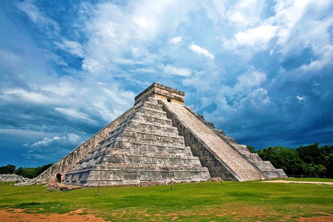 Chichen Itza Ik kil and Suytun Cenote Tour from Cancun - Chichen Itza with a bilingual guide: two hours that move fast