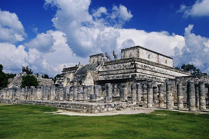 Chichen Itza Premium - The English issue: bilingual reality and how to manage it