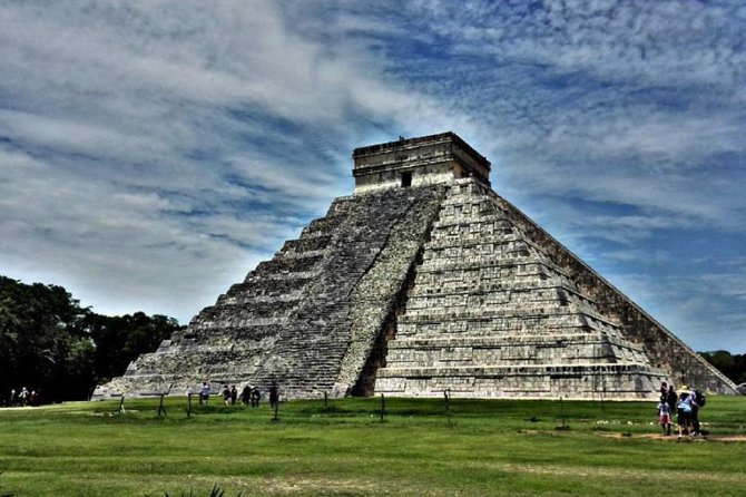 Chichen Itza Tour From Cancun and Riviera Maya - Getting there: early pickup and a comfortable bus ride