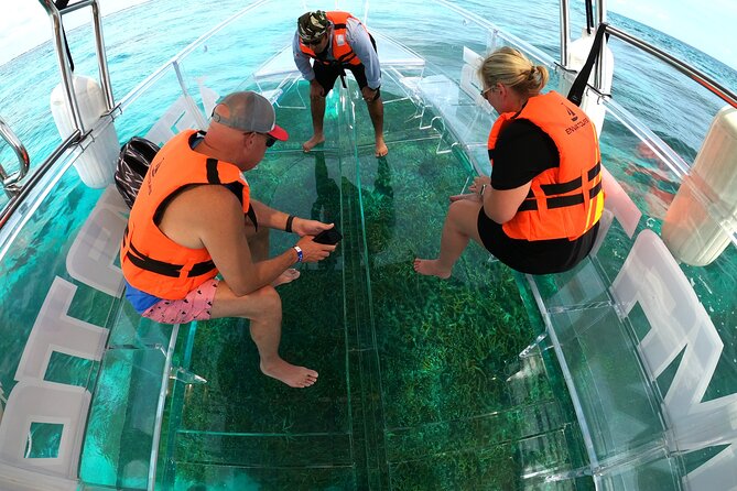 Clearboat: Glass-bottom boat ride to the Caribean Sea - The included drinks, the photo experience, and what costs extra