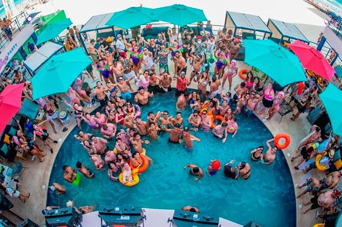 Coco Bongo Beach Club Cancun - Drinks and snacks: what is included, and where surprises happen
