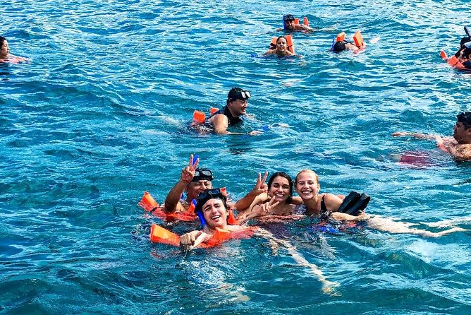 Complete Isla Mujeres excursion from Cancun with all inclusive - Choosing the Right Boat: Luxury (35) vs Classic (75)