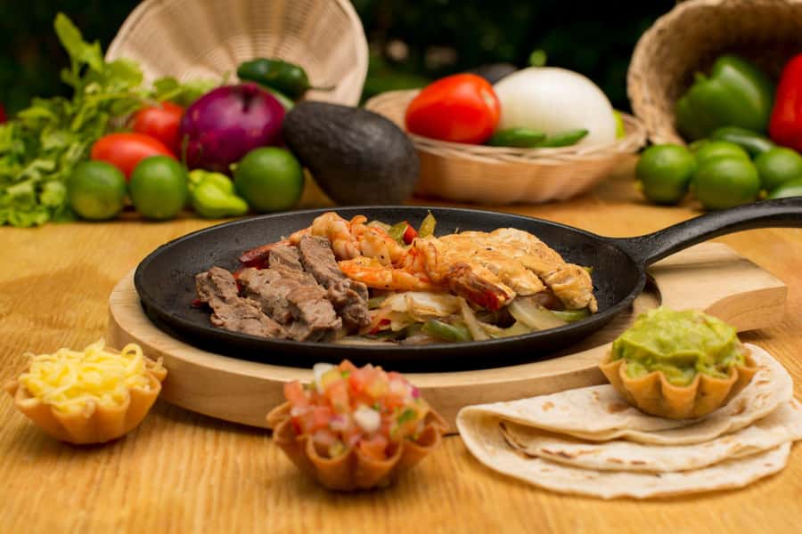 Cozumel: Paradise Beach Club Day Pass with Food & Drinks - Heated pool and Caribbean Sea access: the best of both worlds