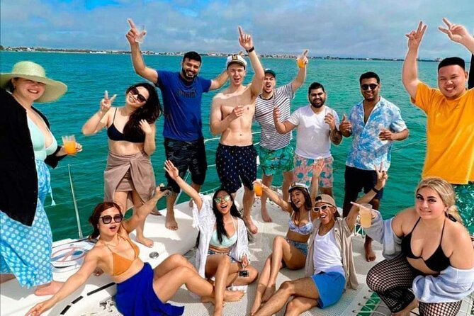 Deluxe Catamaran to Isla Mujeres, with Drinks, Snorkel & Buffet - Isla Mujeres free time: how to use your hours well